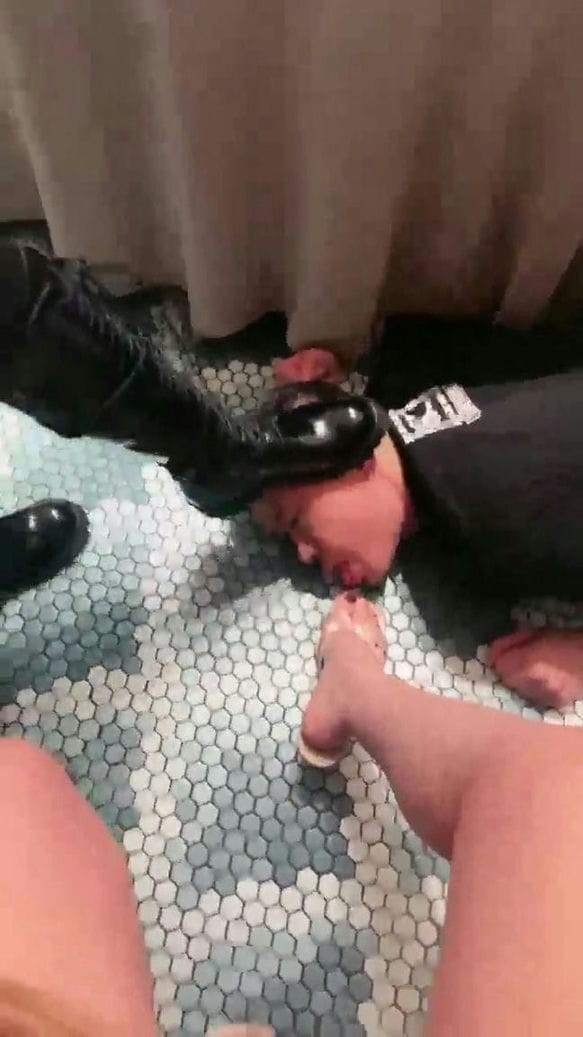 【TZ3528】【三三】饭馆里当众调教贱奴【16分钟】