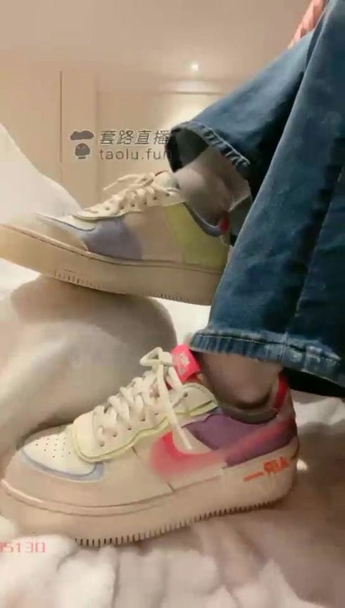 【TZ1756】【绘子学姐】空军脏棉袜脚下的浴巾狗头【20分钟】【标清】