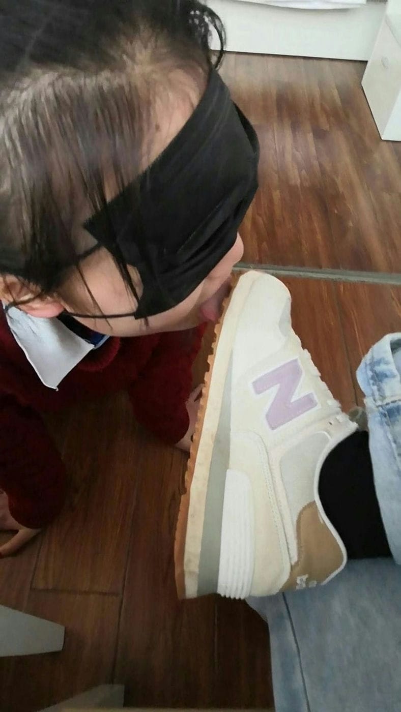 【TZ1504】【哈宝S调女M】命令女同学闻舔NB鞋棉袜G2002145