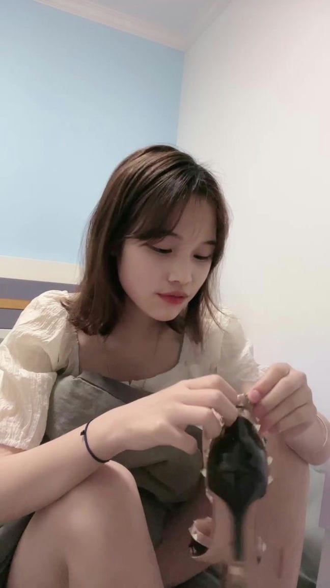 【TZ8963】乔宝·一一喜欢被女权掌控的狗爬进来