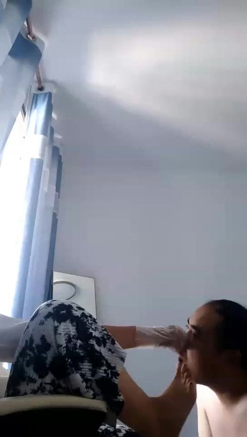 【TZ8572】盈盈S主 口塞丝袜舔脚 虐乳 踩踏 1300