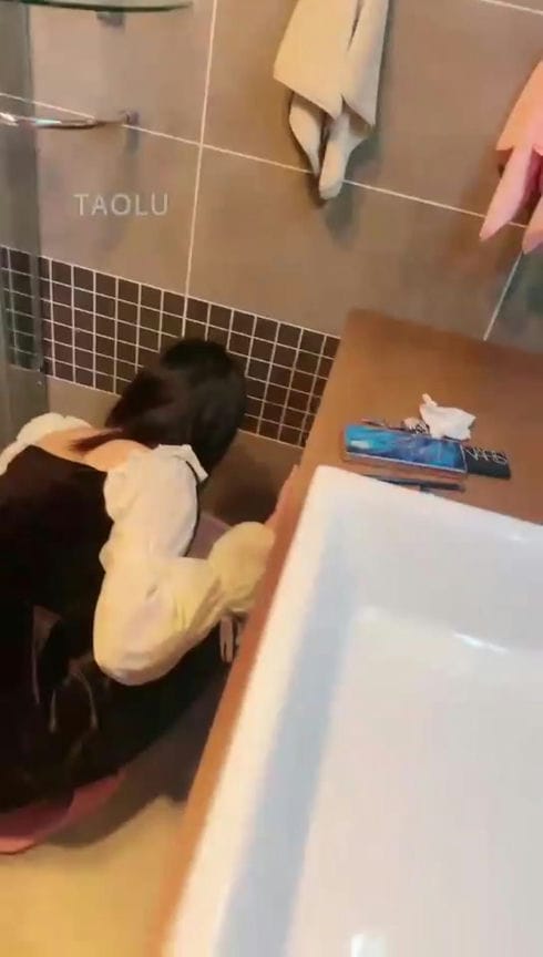 【TZ2068】【领主老大】双女黄金喂狗后女奴让狗口舌【35分钟】