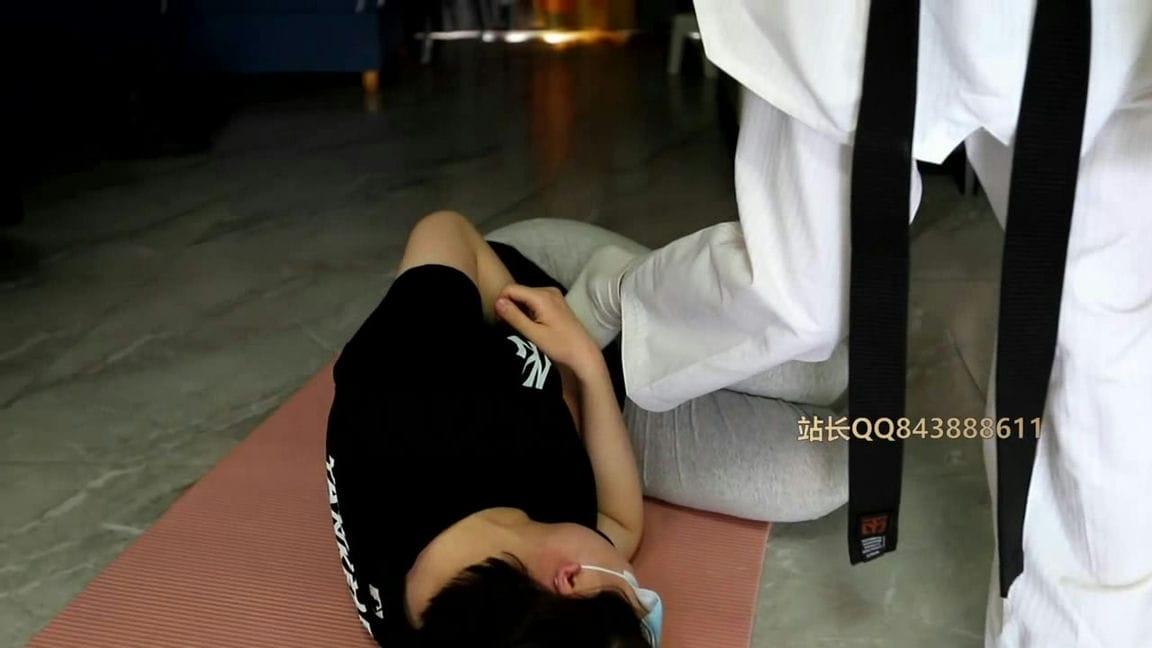 【艾彩950】【惑心】跆拳道美女臭脚要狗命