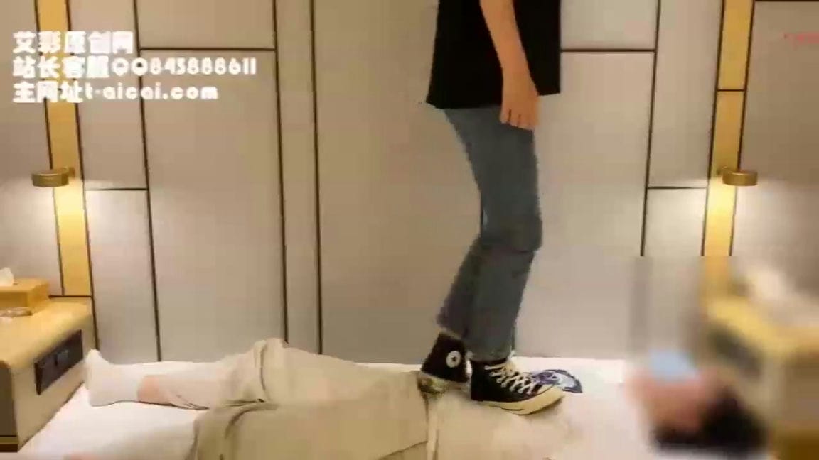 【艾彩482】【00后小彤】匡威羞辱贱狗【11分钟】【艾踩】  --