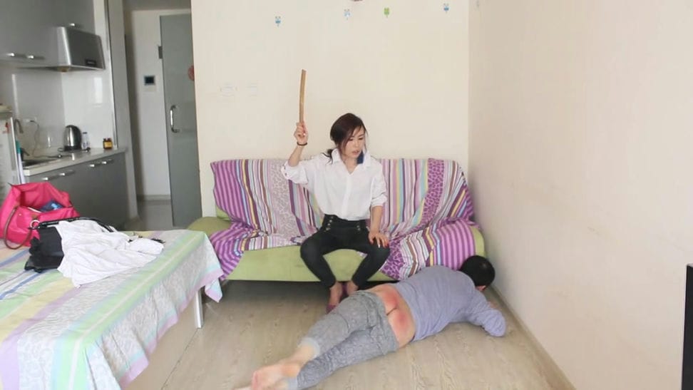 【艾彩1825】玉蝴蝶女王暴力抽打男奴打屁屁